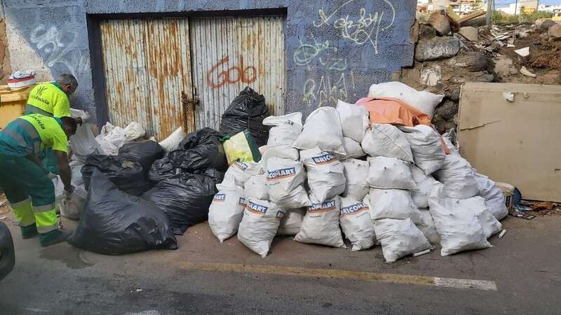 Los residuos voluminosos y enseres deben depositarse en el contenedor la tarde-noche anterior (Foto TA)